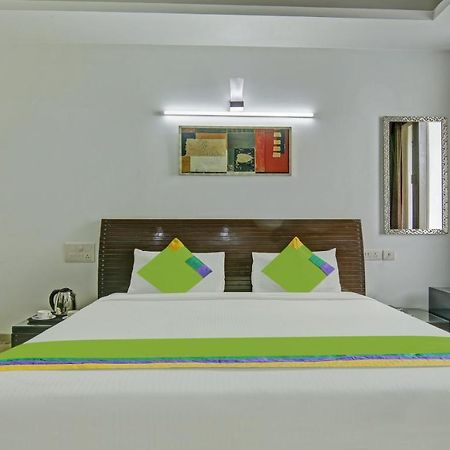 Отель Dreamz Hospitality Гургаон Экстерьер фото