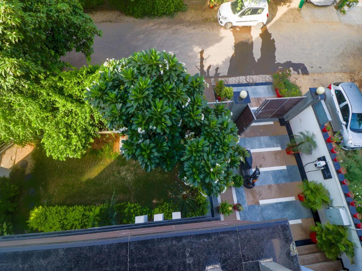 Отель Dreamz Hospitality Гургаон Экстерьер фото