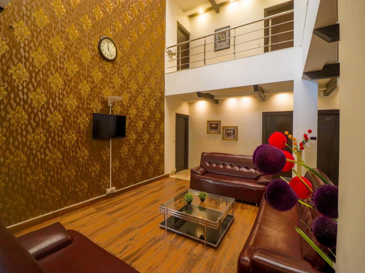 Отель Dreamz Hospitality Гургаон Экстерьер фото